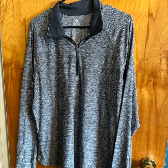 Assorted Bundle Athletic Tops - 7 Total - Picture 7 of 9